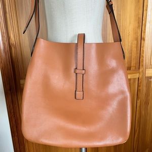 Elegant Tan Leather Shoulder Bag